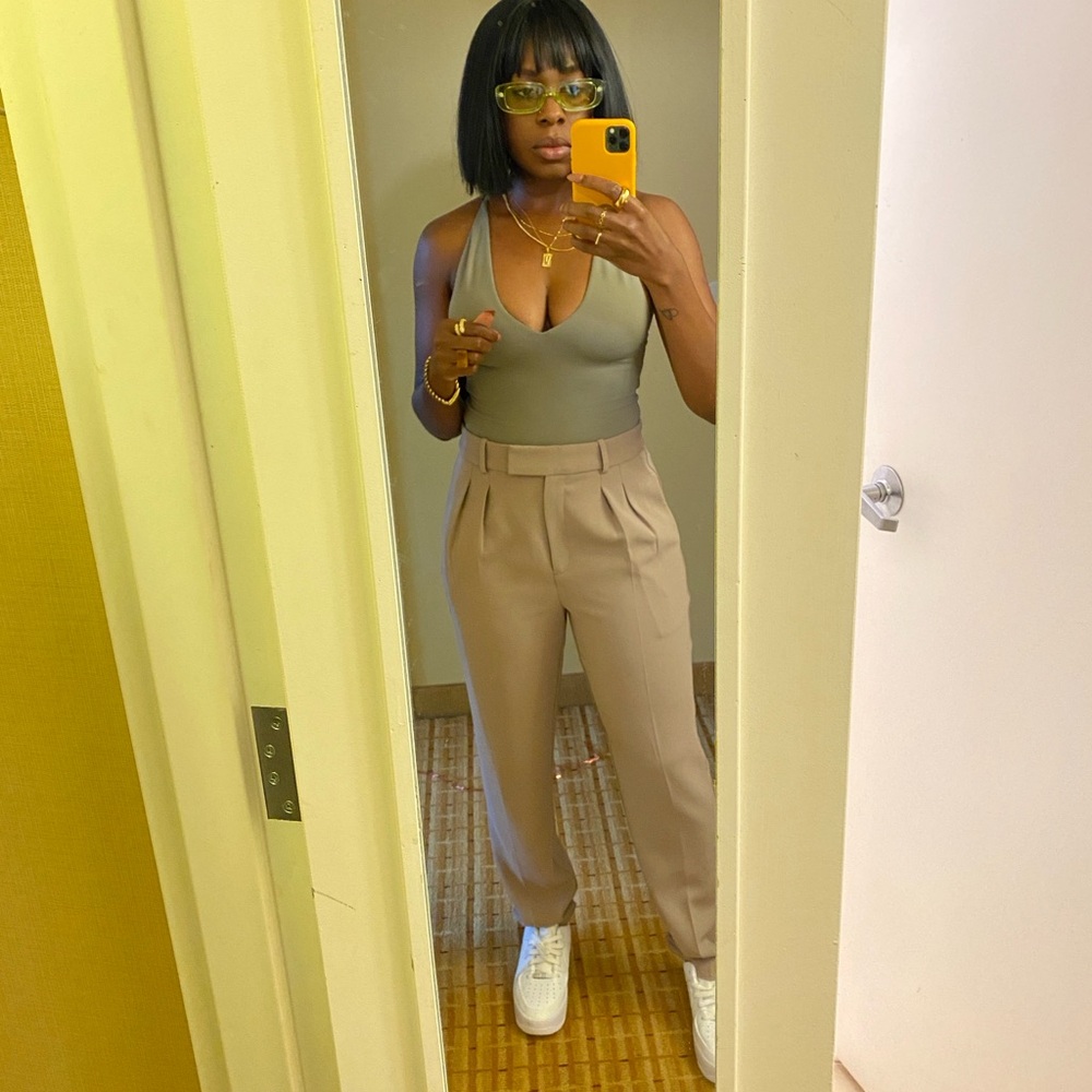 Aritzia Babaton Taupe Trousers
